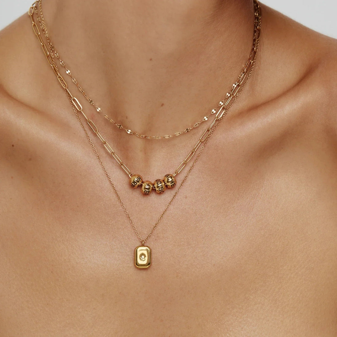 Stella Pendant Necklace